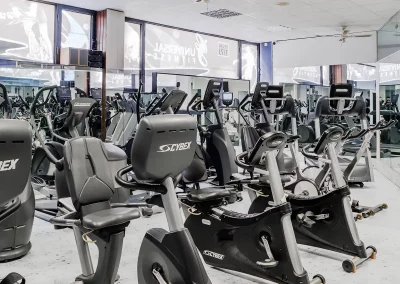 Espace de cardio Universal Fitness à Lausanne